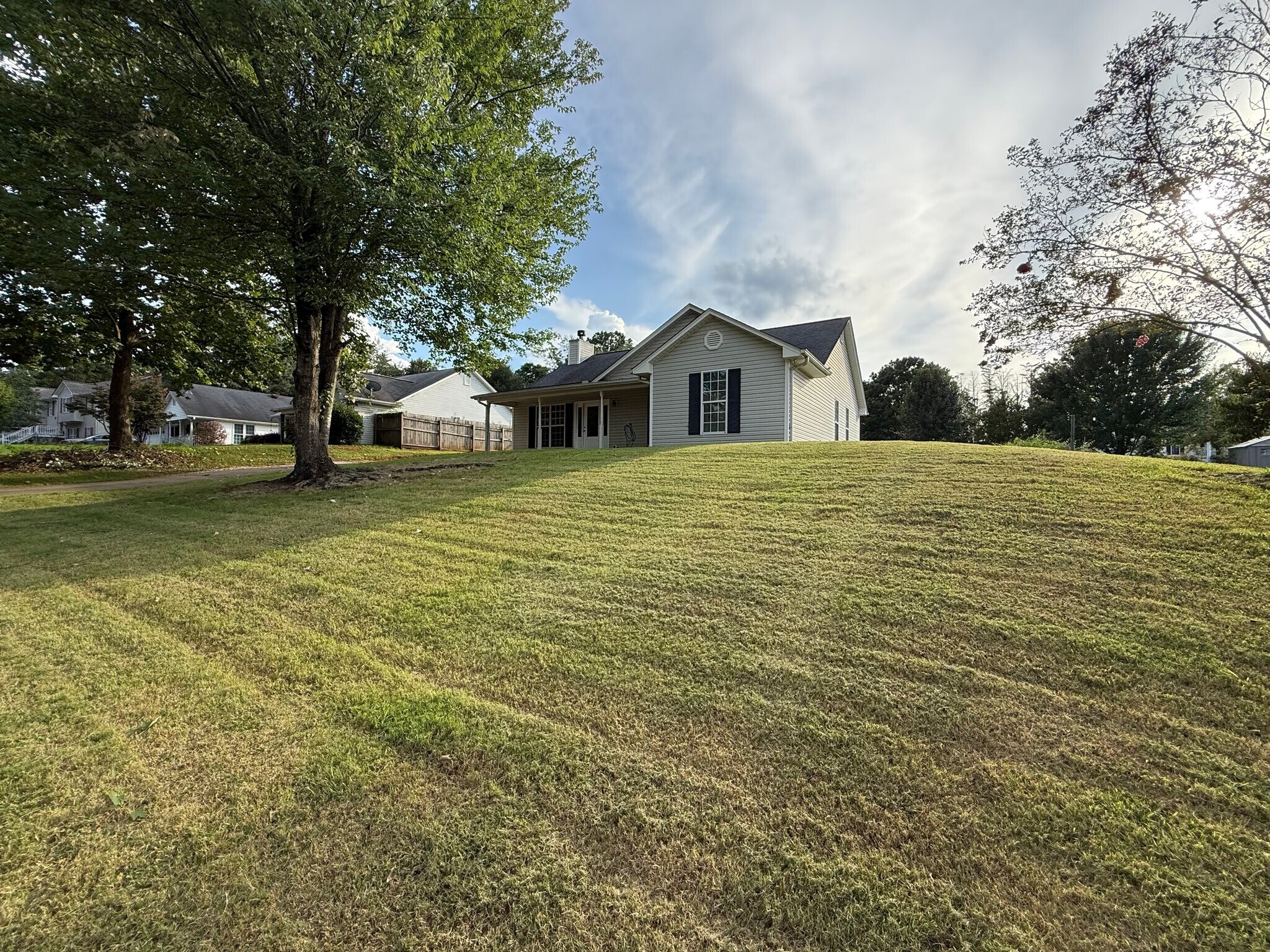 Building Photo - 5115 Twin Oaks Ln