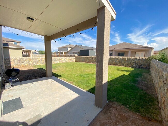 Building Photo - East El Paso 3 bed Refirg A/C