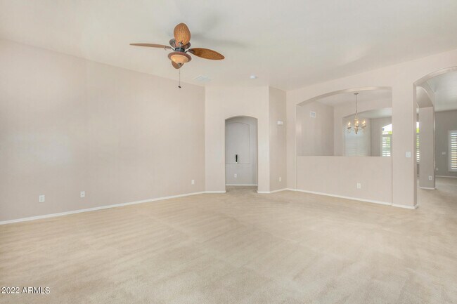 Building Photo - 433 E Jasper Dr