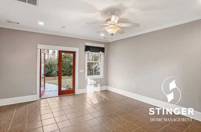 Building Photo - 14 Hayek St