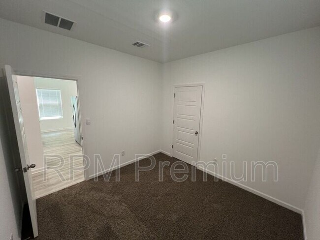 Building Photo - 1255 Drago Dr