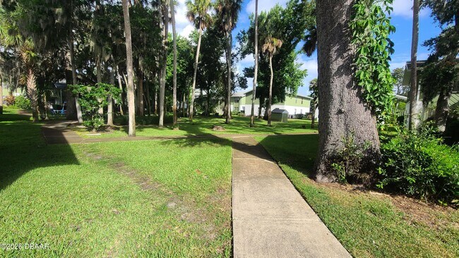 Building Photo - 840 Center Ave