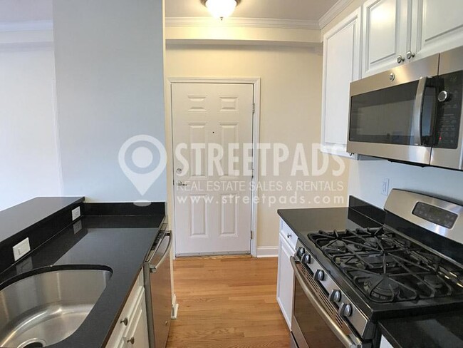 Building Photo - 3 bedroom in Cambridge MA 02138