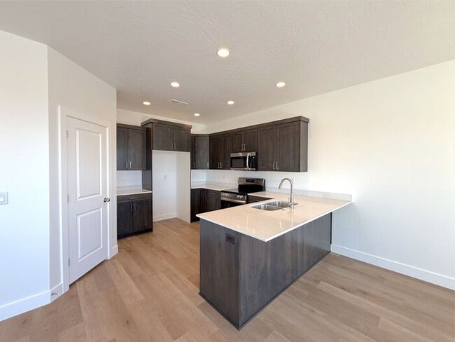 Building Photo - Brand New 3 bed, 2.5 Bath 1 car garage Townhome