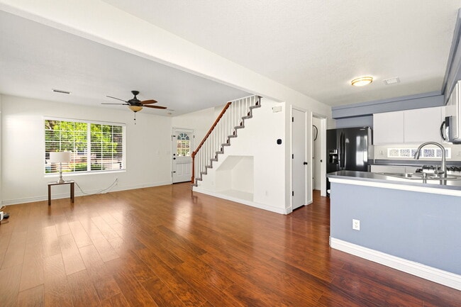 Building Photo - 3 Bed 2.5 Bath Home in Green Valley Ranch!