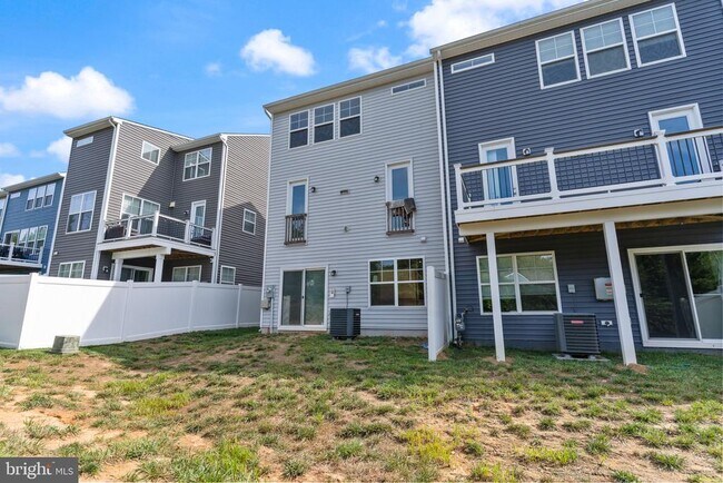 Building Photo - 18277 Summit Pointe Dr