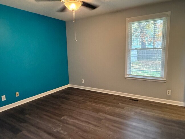 Building Photo - Charming 3 Bedroom, 1.5 Bath Ranch-Style Home