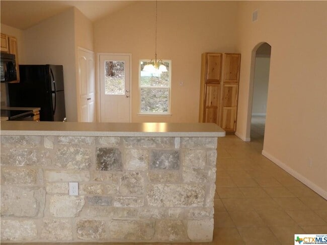 Building Photo - NEW ON MARKET