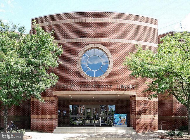 Building Photo - 13358 Sherwood Park Ln