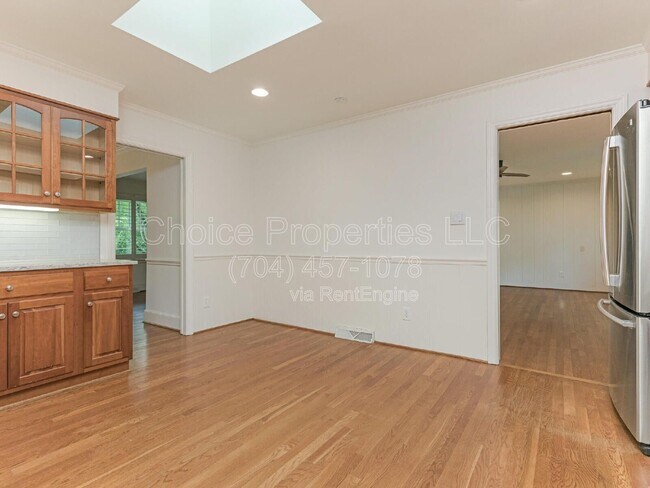 Building Photo - 421 Blairmore Dr