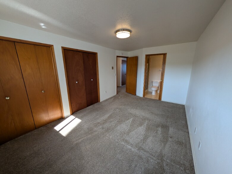 Building Photo - 250 Beach Pl