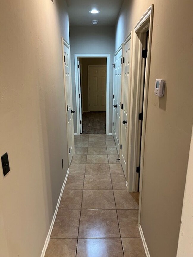 Building Photo - 1/2 Off the 1st Month's Rent - 6 Month Lea...