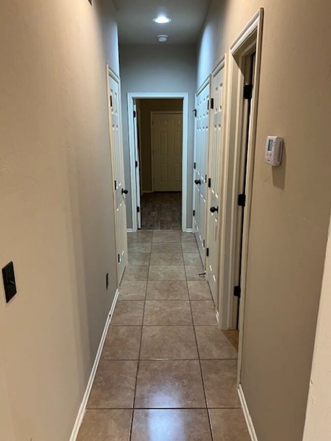 Building Photo - Updated Duplex - Yukon Schools - Close to ...
