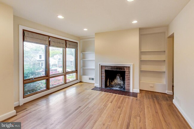 Primary Photo - 4709 Edgefield Rd