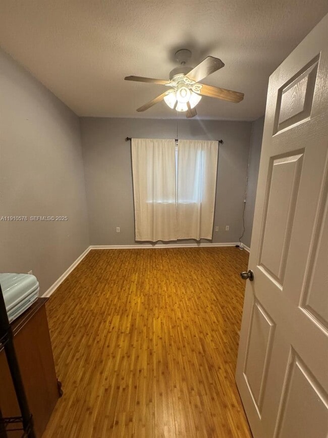 Building Photo - 5753 Isles Cir