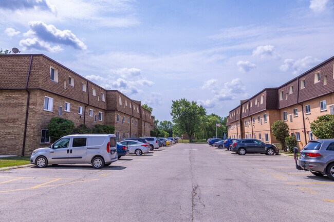 Building Photo - 9480 Bay Colony Dr