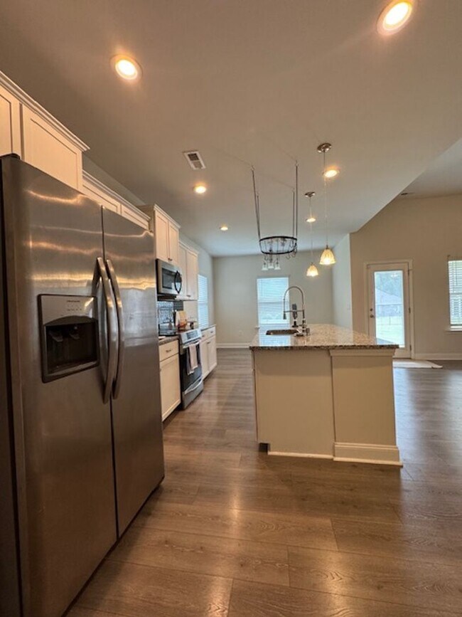 Building Photo - 208 S Merganser Dr