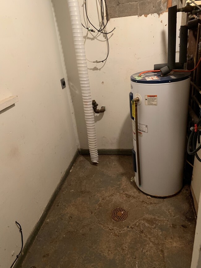 Building Photo - 307 9th Ave NE