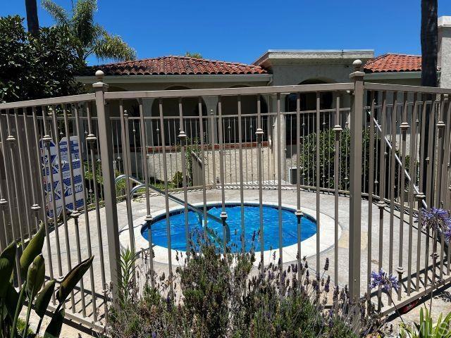Building Photo - 2520 Navarra Dr