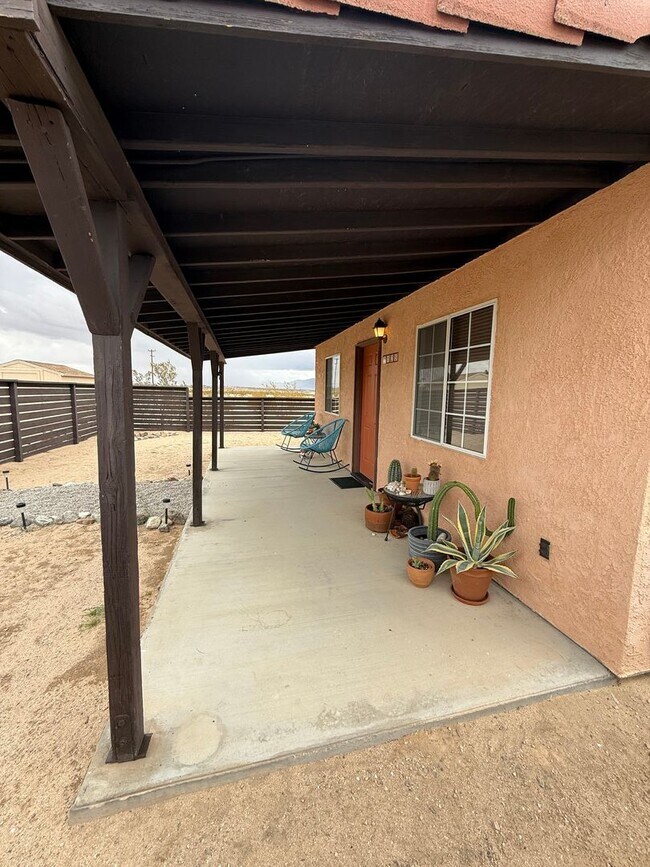 Building Photo - Private 1 Bedroom 1 Bathroom Home