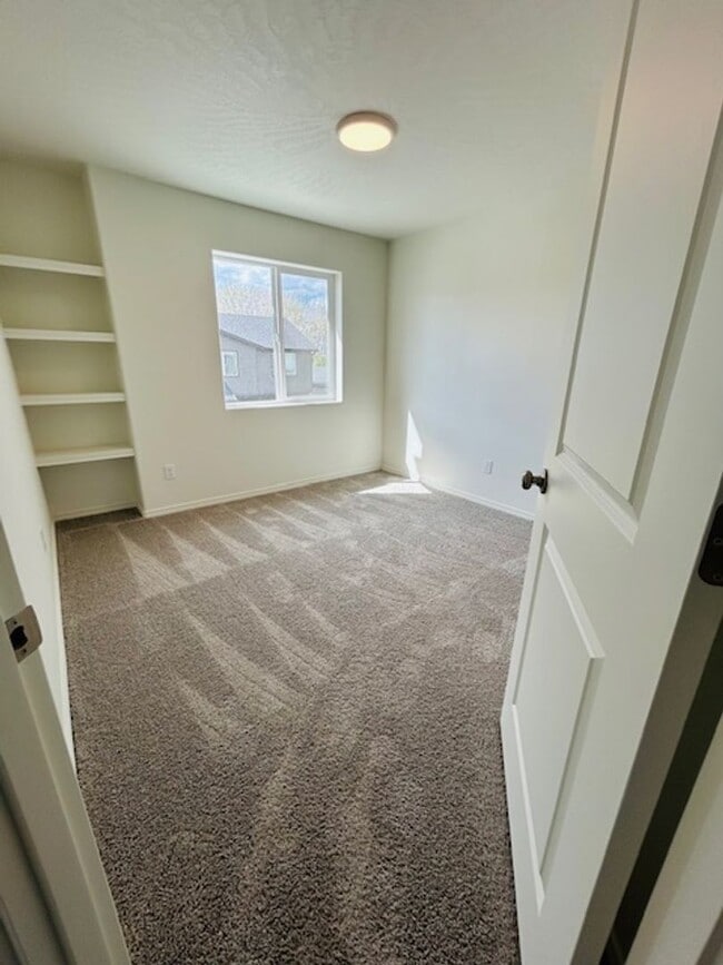 Building Photo - 3687 S Roosevelt Pl