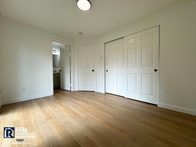 Building Photo - Renovated 1BR w/ Patio, Yard Access & Pet-Friendly Living!