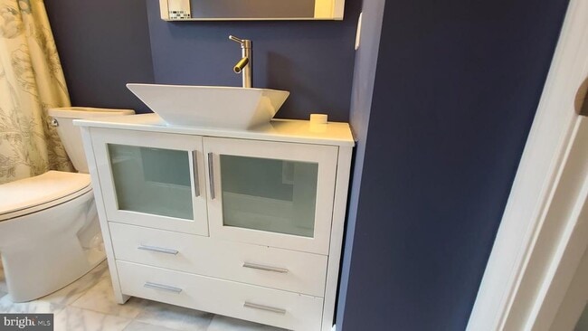 Building Photo - 417 Burbank St SE