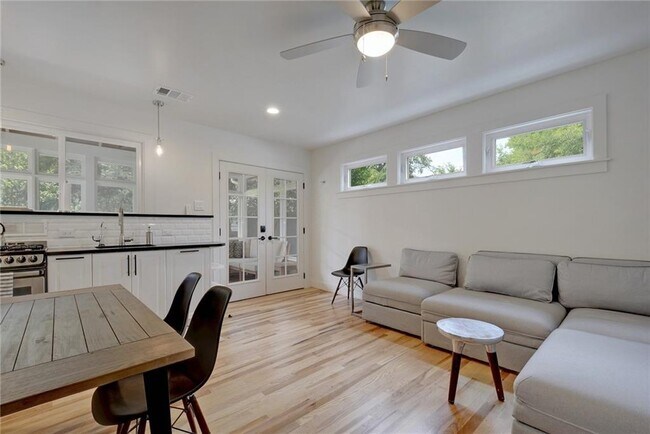 Building Photo - 4518 Red River St