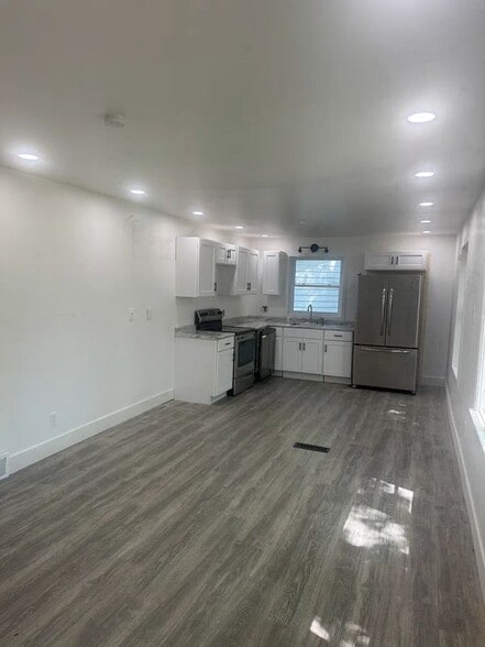 Building Photo - 7843 Emery Cir