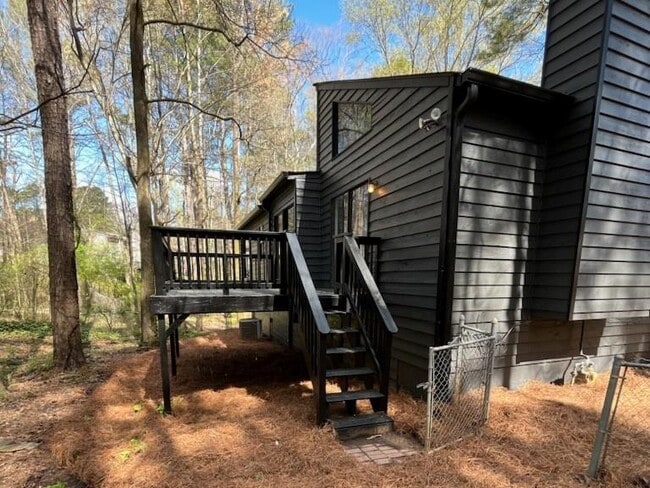 Building Photo - 205 Watkins Glen Dr NE