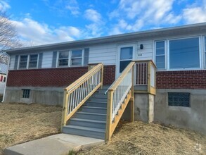 Building Photo - Recently Renovated Single Family
