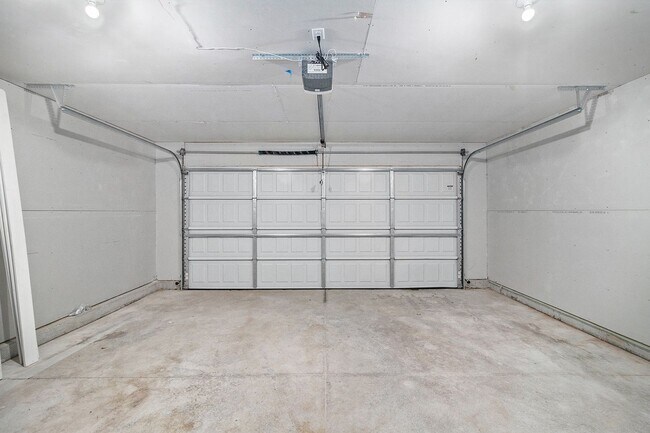 Building Photo - Brand New 5 Bedroom Condo!