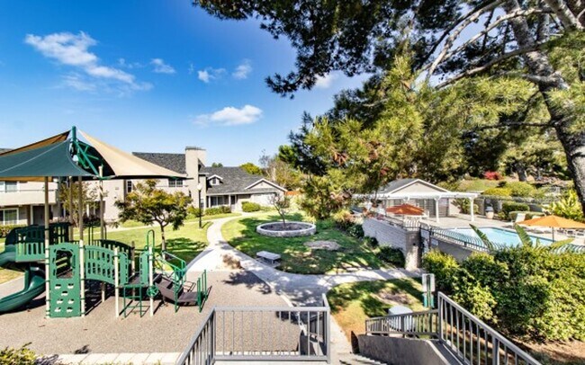 Building Photo - Beautiful 3+ bedroom Encinitas Townhouse!