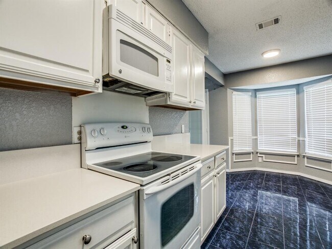 Building Photo - 6607 W Lynn Creek Dr