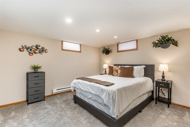 Building Photo - 336 N Walnut St