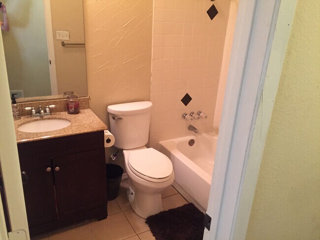 Building Photo - 3409 S Carolina Dr