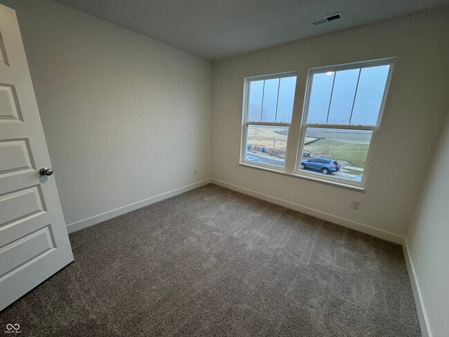 Building Photo - 2925 Grand Rdg Dr