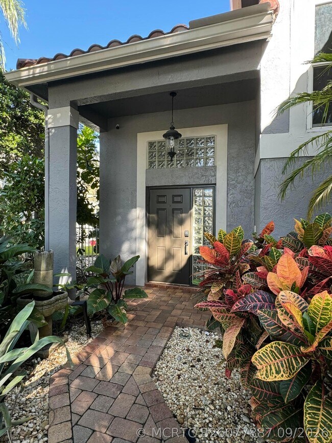 Building Photo - 10366 Buena Ventura Dr