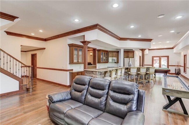 Building Photo - 2870 Roanoke Rd