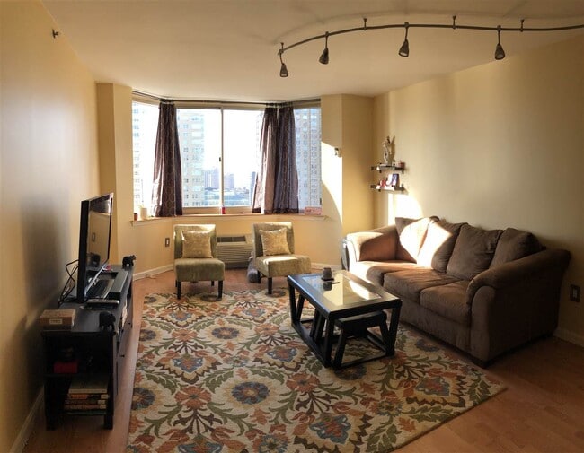 Building Photo - 1 2nd St