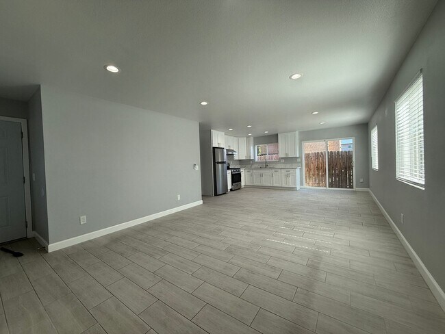 Building Photo - NewB SDS T 3634