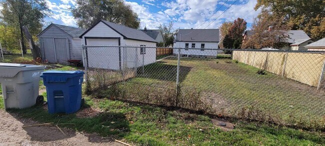 Building Photo - 116 Fern St