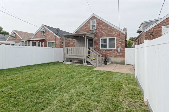 Building Photo - 3554 Jamieson Ave