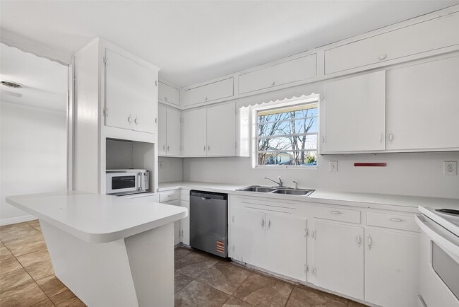 Building Photo - 703 Coryell St