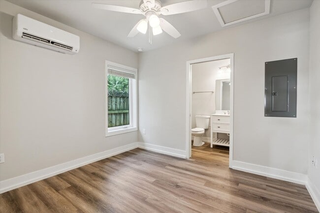 Building Photo - 1 Bedroom 1 Bathroom FALL 2025!