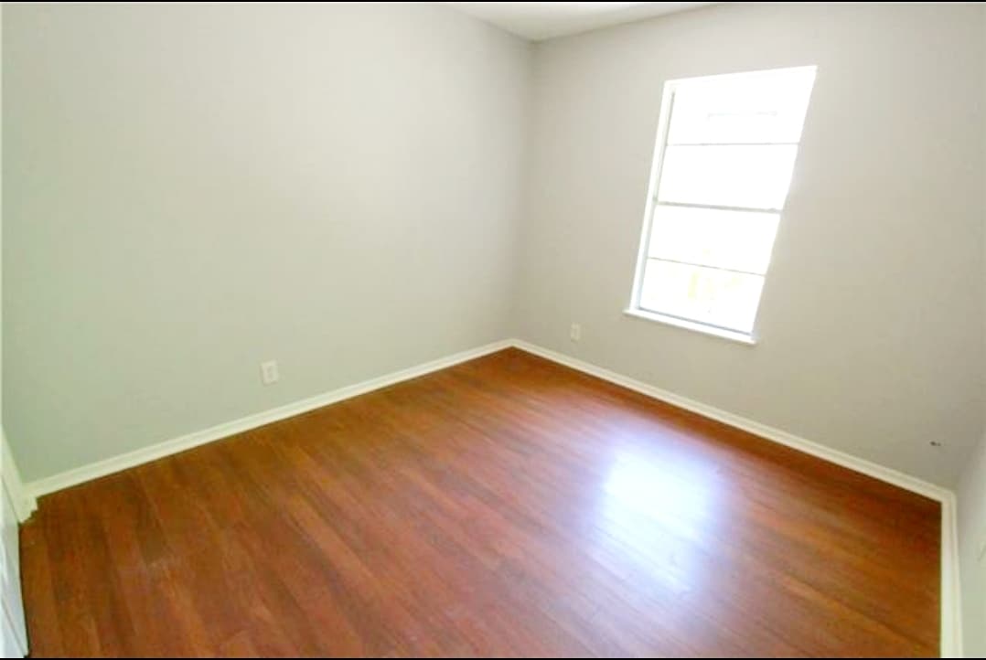 Building Photo - 9805 Dallum Dr
