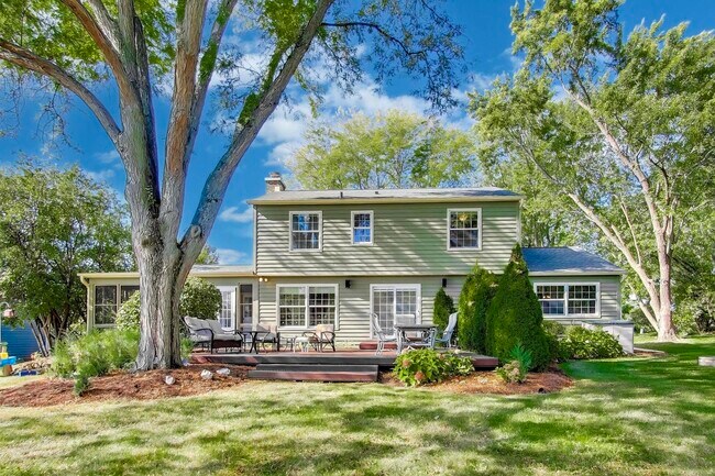 Building Photo - 21301 N Woodland Ave