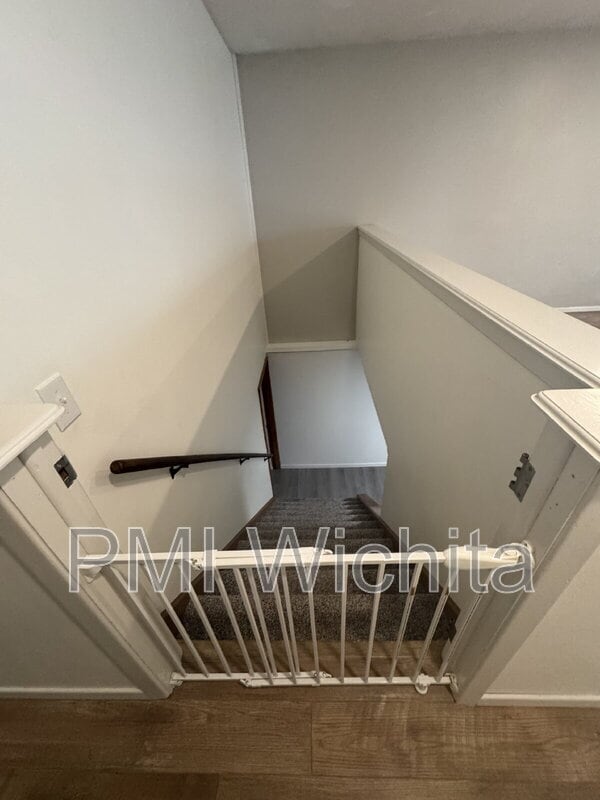 Building Photo - 840 N Waddington Ave