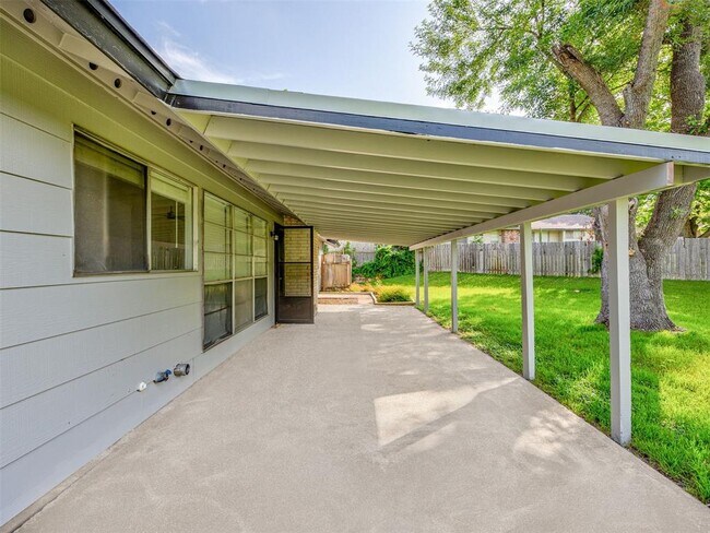 Building Photo - 7602 Pebble Brook Cove