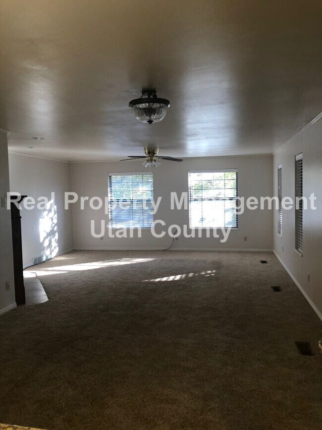 Building Photo - Spacious Lehi Home